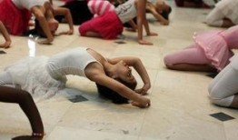 战火中的芭蕾在线观看,跨越时空的舞者传奇